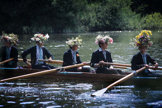 Eton students manning a boat