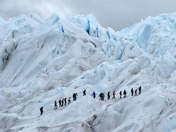 Grupo de pessoas fazendo o Mini trekking no Parque Los Glaciares, Argentina