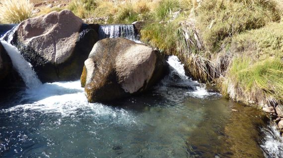 Piscina termica em Termas de Puritama no Atacama