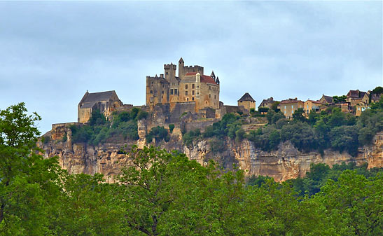 the medieval castle of Château de Beynac, Beynac-et-Cazenac