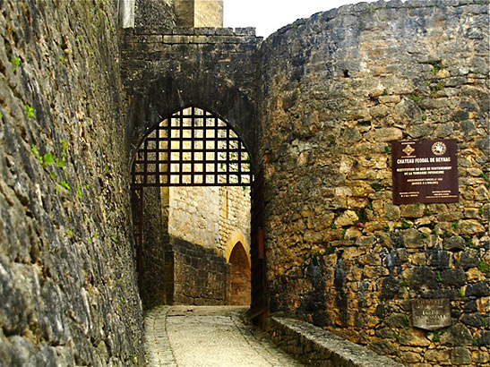 castle gate, Château de Beynac