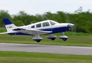 PA-28-140 Cherokee taking off