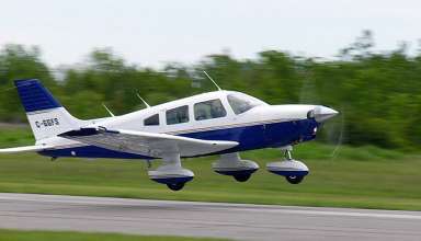 PA-28-140 Cherokee taking off