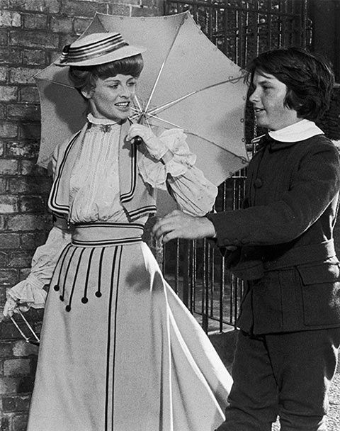 Julie Christie and kid in the movie 'The Go-Between'