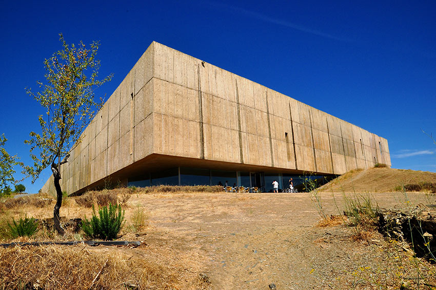 the Museum of Art and Archeology at the confluence of the Douro and Coa rivers