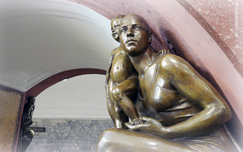 Matvey Manizer sculpture at the Ploshchad Revolyutsii (Revolution Square) station