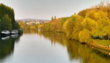 the River Oise with the village of Auvers-sur-Oise in the background