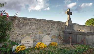 the graves of Vincent and Theodore van Gogh