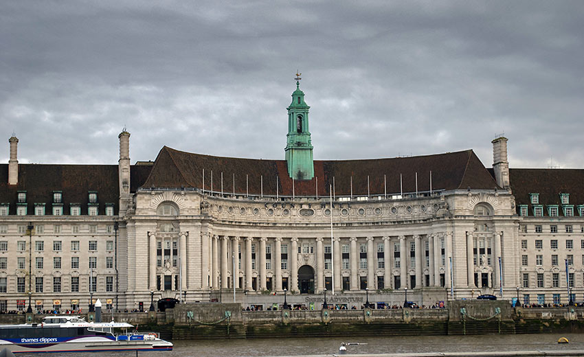 Marriott County Hall overlooking the Thames River in Westminster City