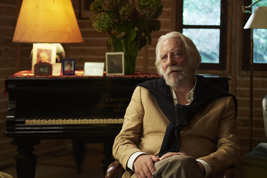 Donald Sutherland as the elusive artist Jerome Debney