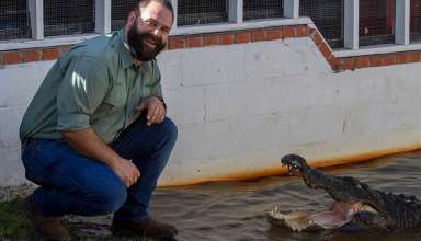 Captain Jeff Farmer with alligator